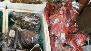 地元で取れたお魚や野菜がたくさん