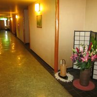 和風館の廊下には生け花