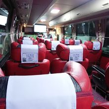 ムアン空港行きのバスは広々でした