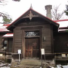 屋根には五稜星が開拓使の証し