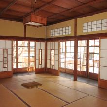 和室１５の広さに縁側も施されてます