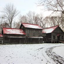 4つの連なる収穫・穀物庫関連