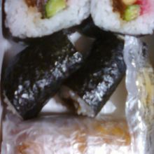 ひとパック７４５円です。