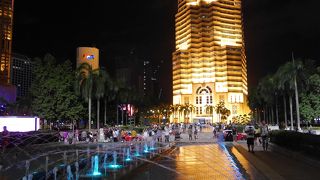 夜のライトアップがきれいです。