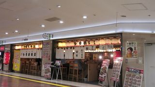 「鶏の炙り焼き定食」という看板につられて暖簾をくぐりました。