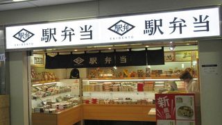 鉄道移動をレジャーとして楽しめる路線が多いので、こうしたお弁当やさんは人気があるんだと思いました。