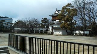 あまり目立ちませんが当時から現存する唯一の櫓です