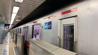 便利な赤い電車