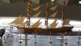 大きな帆船の模型