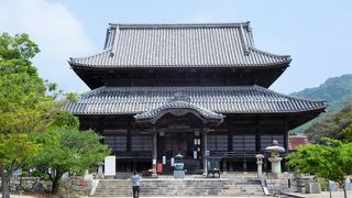 須弥壇の薬師如来の薬壺の中には１７種類の薬などが入っていたそうです。