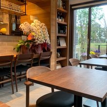 大宮公園近くにオープンした喫茶店manawaの店内です。