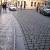 デコボコ道