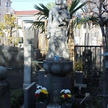 子供を抱えた慈母観音