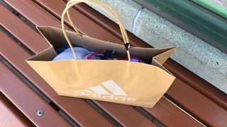 日本語だけしか聞こえてこないアディダスは新鮮