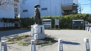 草加せんべい発祥の地碑が建っています