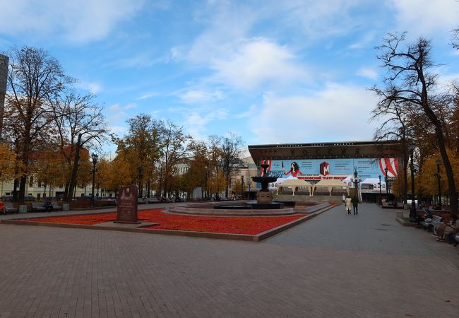 なんとなくソビエト色の残る広場