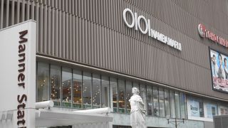 明るくファッショナブルな雰囲気です。