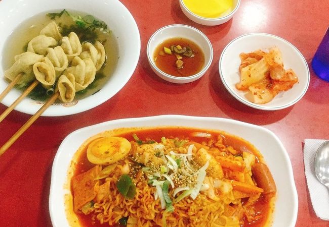 粉食店（←ブンシク店は、簡単に言うと韓国の安い食堂