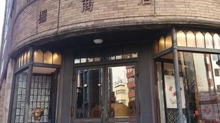 新橋の史跡的商店
