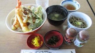 三原山山頂口で唯一の食事処　「名代　歌乃茶屋」