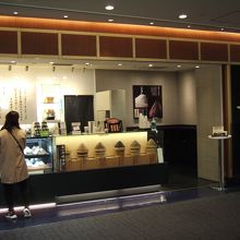 １４番ゲート前にあります