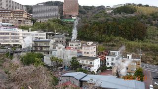 熱川温泉は「沢山の温泉櫓のある景色」です。