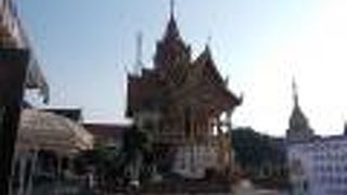 新市街地の中にあります。