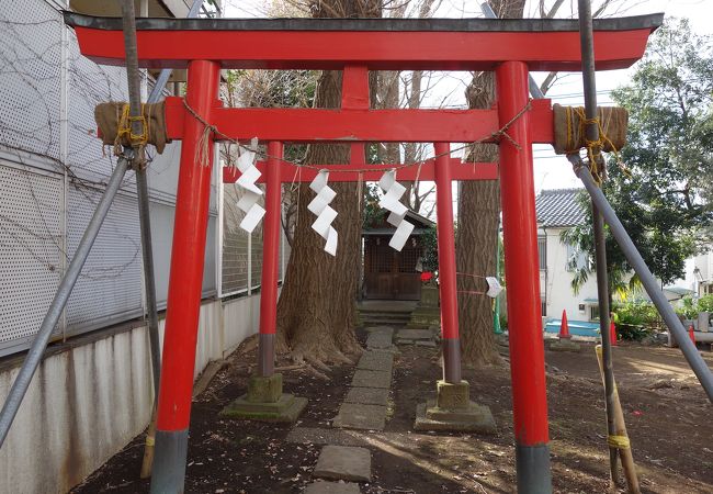 羽根木公園の北側に有る小さな神社