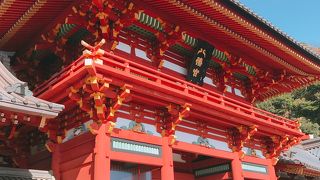 本宮は中心となる社殿「鶴岡八幡宮」鎌倉市　雪の下