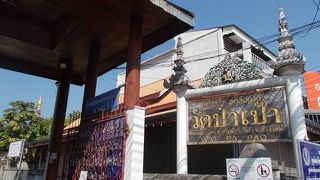 旧市街地の外で北側にあります。