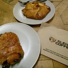 Apple breadとChocolate pastries