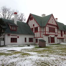 広大な庭園から眺めたところ～