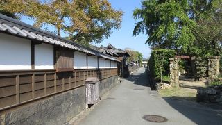 円政寺というお寺もあれば、武家屋敷もあり、非常に変化に富んでいても見ごたえのある横丁。