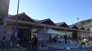 温泉が併設されています