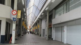 アーケードのある部分は、人通りがとても少なかったです。
