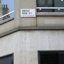 何件も「背広」のお店がある