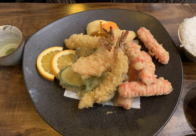 現地に溶け込んだ和食屋