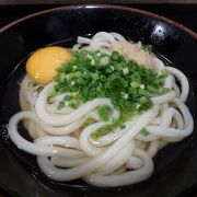 朝から営業している製麺所