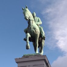 アルバート1世の騎馬像