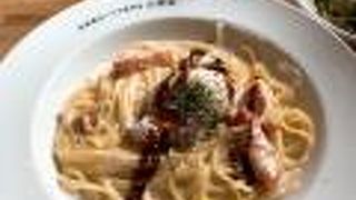 美味しい生パスタが大人気のお店!　雨でも行列してました。