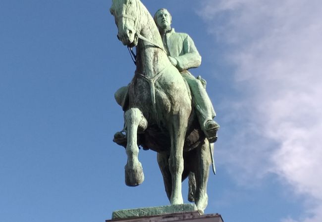 アルバート1世の騎馬像