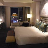 ベッドルームからも夜景が見えます。