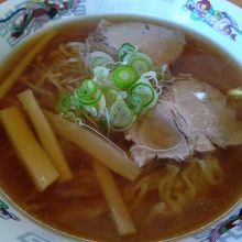 ラーメンは魚介ベースの優しい味