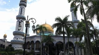 美しい白亜のモスク