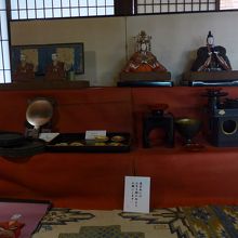 奥座敷に展示されている江戸時代のお雛様