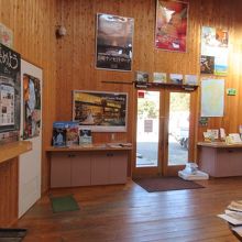 資料コーナーも