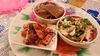 狸小路の端っこにベトナム屋台が