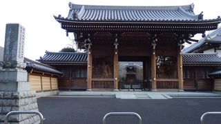 山門もご本堂も見応えあるものでした