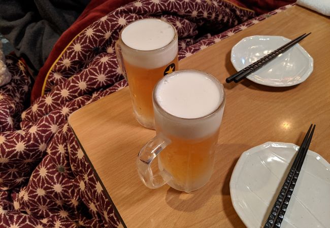 入り口にコタツのある居酒屋