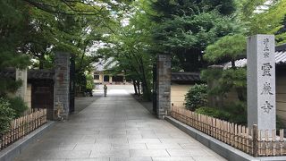 境内には松平定信墓所も。